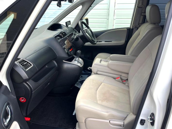 2014 Nissan Serena DAA-HFC26 (UW-6a1f9a9a1eb14)[22]
