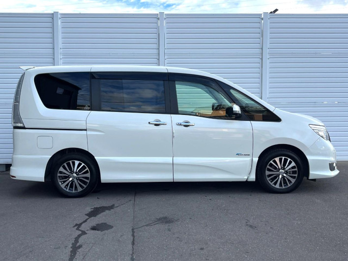 2014 Nissan Serena DAA-HFC26 (UW-6a1f9a9a1eb14)[15]