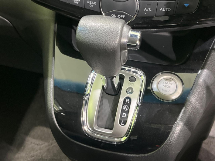 2015 Nissan Serena DAA-HFC26 (UW-6a1f9a9b107d7)[24]