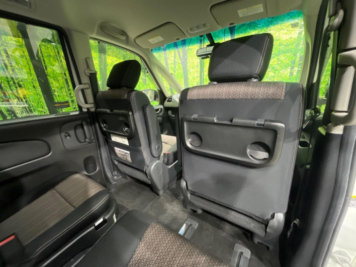 2015 Nissan Serena DAA-HFC26 (UW-6a1f9a9b107d7)[14]