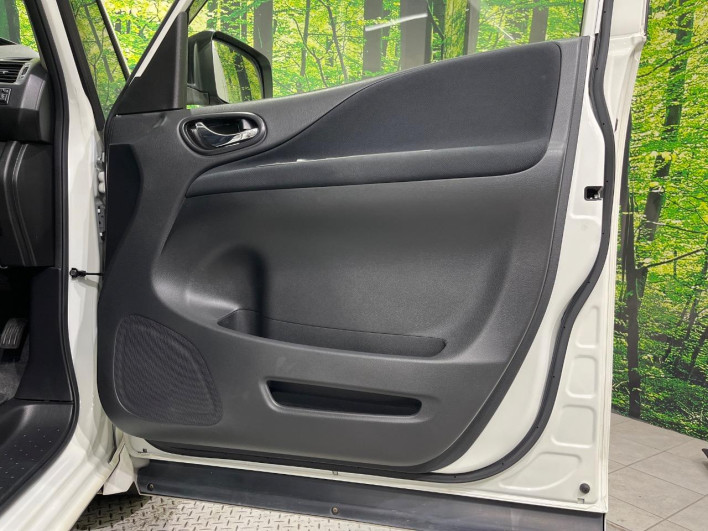 2015 Nissan Serena DAA-HFC26 (UW-6a1f9a9b107d7)[15]