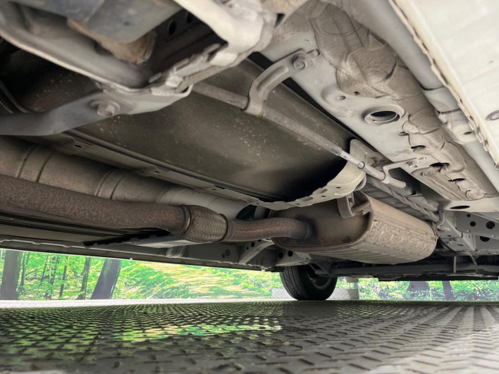 2015 Nissan Serena DAA-HFC26 (UW-6a1f9a9b107d7)[13]