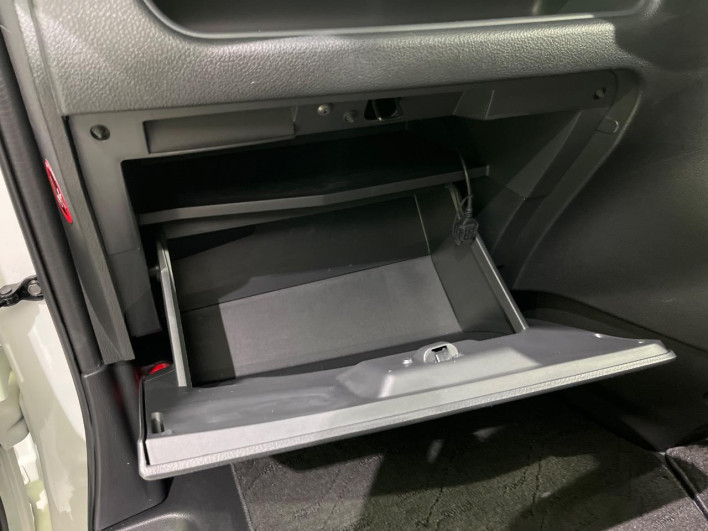 2015 Nissan Serena DAA-HFC26 (UW-6a1f9a9b107d7)[5]