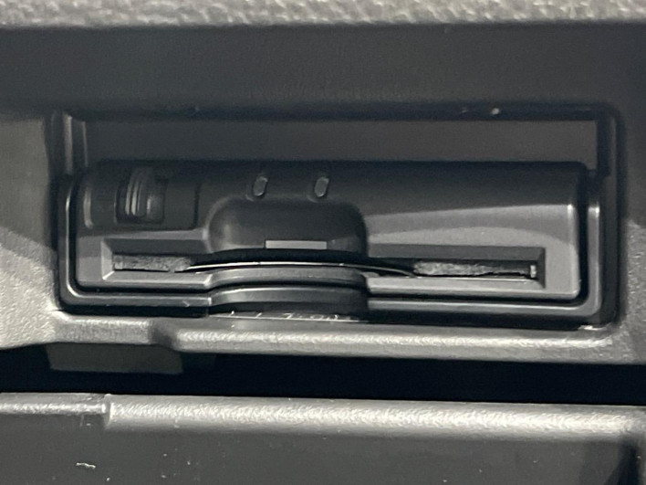 2015 Nissan Serena DAA-HFC26 (UW-6a1f9a9b107d7)[20]