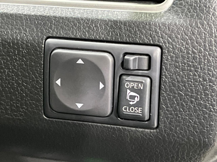 2015 Nissan Serena DAA-HFC26 (UW-6a1f9a9b107d7)[17]