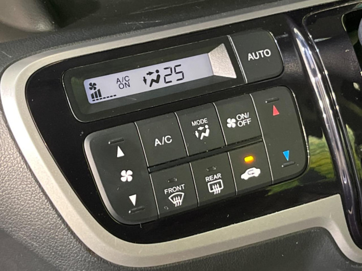 2012 Honda N-BOX CUSTOM DBA-JF1 (UW-6a1f9aab8f41e)[22]