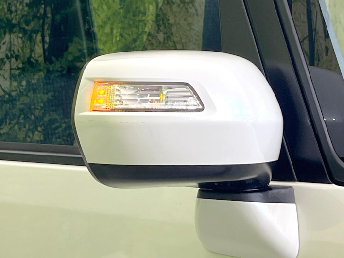 2016 Honda N-BOX CUSTOM DBA-JF1 (UW-6a1f9ab03028f)[12]