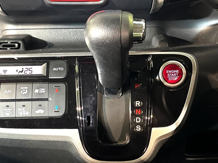 2017 Honda N-BOX CUSTOM DBA-JF2 (UW-6a1f9ab7120db)[17]