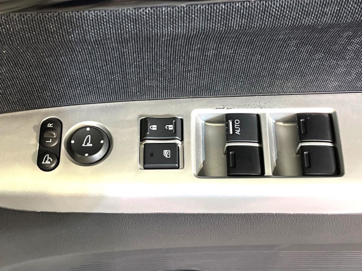 2017 Honda N-BOX CUSTOM DBA-JF2 (UW-6a1f9ab7120db)[8]