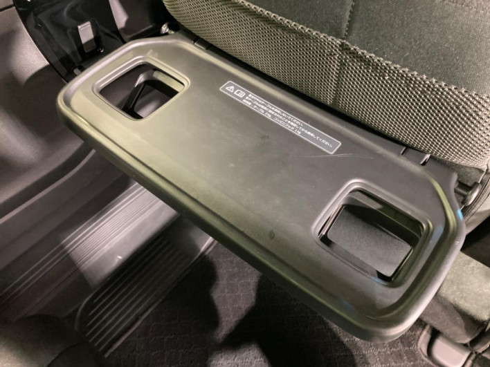 2023 Honda N-BOX CUSTOM 6BA-JF3 (UW-6a1f9ac156f8e)[28]
