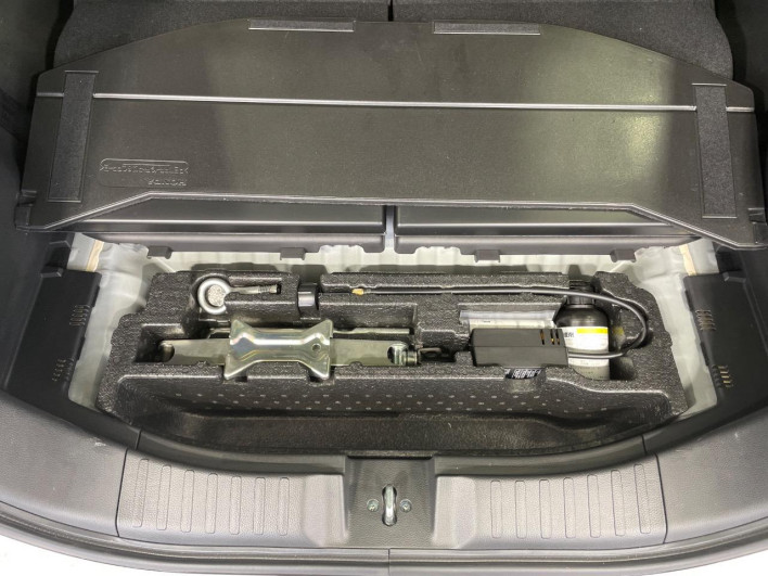 2023 Honda N-BOX CUSTOM 6BA-JF3 (UW-6a1f9ac1727f8)[26]