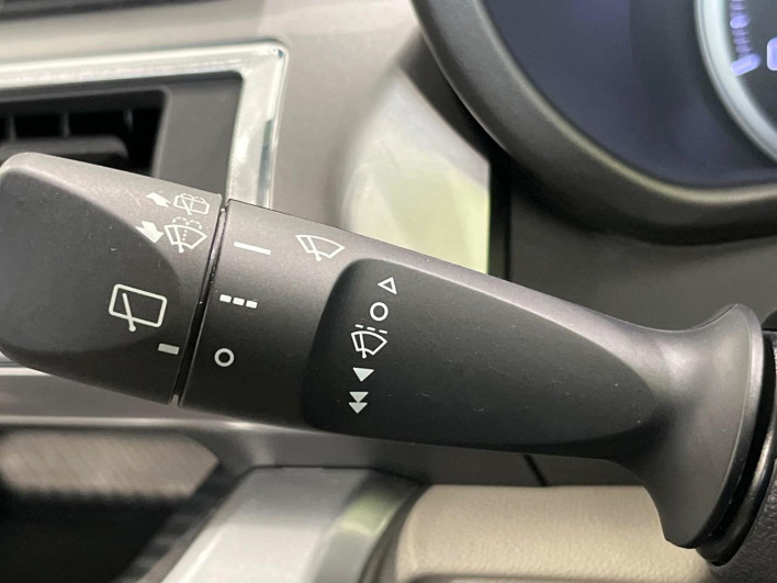 2020 Daihatsu Cast DBA-LA250S (UW-6a1f9af49cc8a)[16]