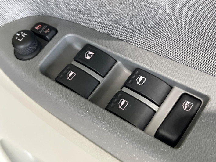2020 Daihatsu Cast DBA-LA250S (UW-6a1f9af49cc8a)[23]