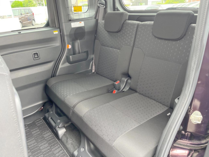 2020 Toyota Pixis Mega DBA-LA700A (UW-6a1f9b078e0d5)[26]