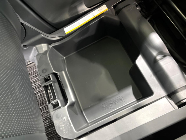 2019 Daihatsu Wake DBA-LA700S (UW-6a1f9b0a9983d)[28]