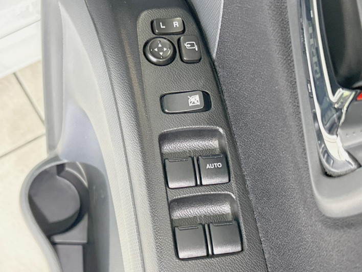 2012 Suzuki Solio DBA-MA15S (UW-6a1f9b23dba3f)[25]