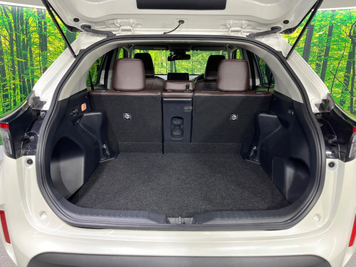 2022 Toyota Yaris Cross 6AA-MXPJ10 (UW-6a1f9b65b2d80)[12]