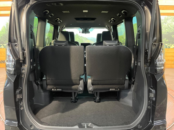 2022 Toyota Voxy 6BA-MZRA95W (UW-6a1f9b83cffb4)[15]