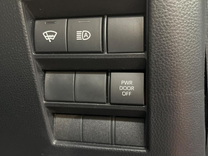 2022 Toyota Voxy 6BA-MZRA95W (UW-6a1f9b83cffb4)[21]