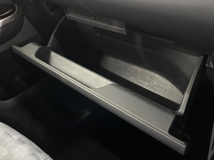 2022 Toyota Voxy 6BA-MZRA95W (UW-6a1f9b83cffb4)[28]