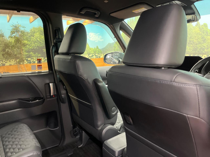 2022 Toyota Voxy 6BA-MZRA95W (UW-6a1f9b83cffb4)[16]