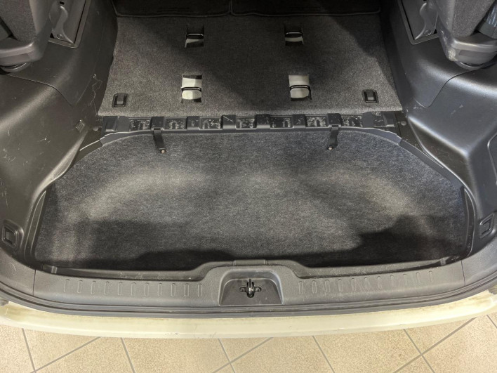 2013 Nissan Serena DBA-NC26 (UW-6a1f9b846d0f6)[10]