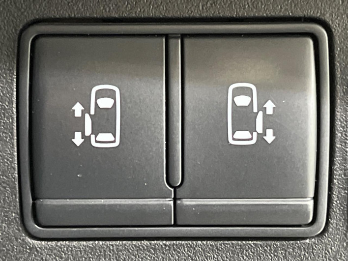 2013 Nissan Serena DBA-NC26 (UW-6a1f9b846d0f6)[16]