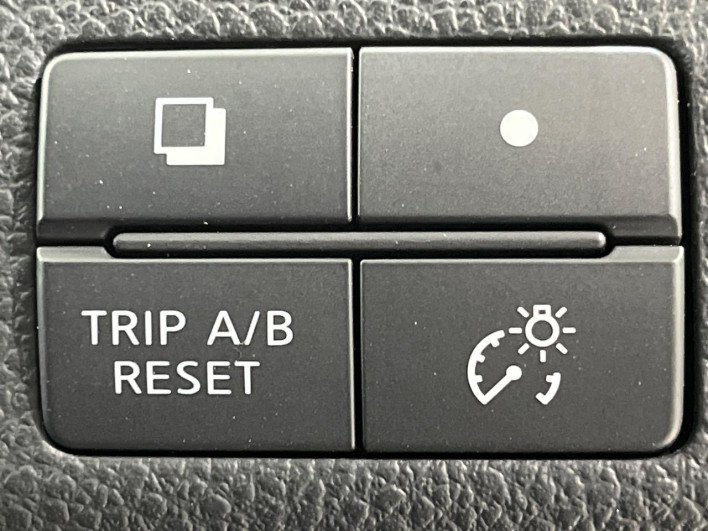 2013 Nissan Serena DBA-NC26 (UW-6a1f9b846d0f6)[15]