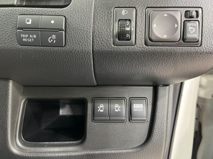 2013 Nissan Serena DBA-NC26 (UW-6a1f9b846d0f6)[12]