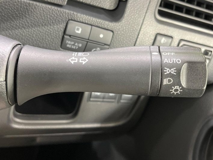 2013 Nissan Serena DBA-NC26 (UW-6a1f9b846d0f6)[24]