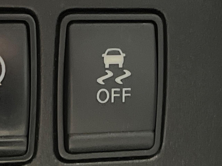 2013 Nissan Serena DBA-NC26 (UW-6a1f9b846d0f6)[28]