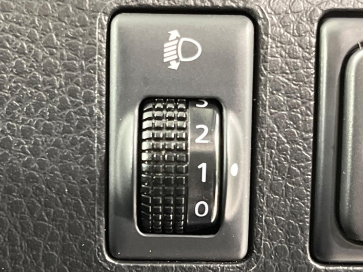 2013 Nissan Serena DBA-NC26 (UW-6a1f9b846d0f6)[14]