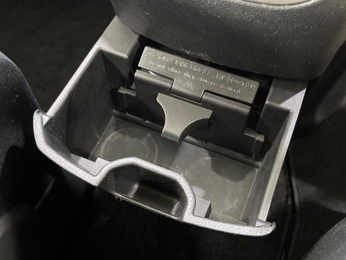 2013 Nissan Serena DBA-NC26 (UW-6a1f9b846d0f6)[27]