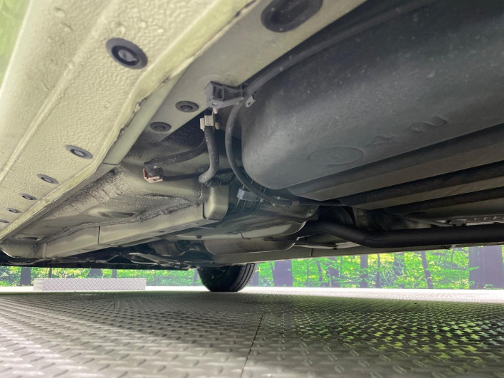 2011 Toyota Sienta DBA-NCP81G (UW-6a1f9b8694e95)[27]