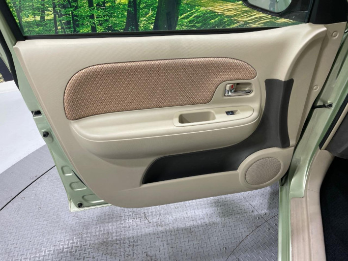 2011 Toyota Sienta DBA-NCP81G (UW-6a1f9b8694e95)[28]