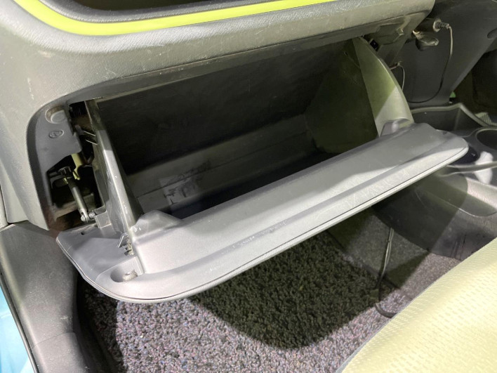 2012 Toyota Aqua DAA-NHP10 (UW-6a1f9b882580c)[29]