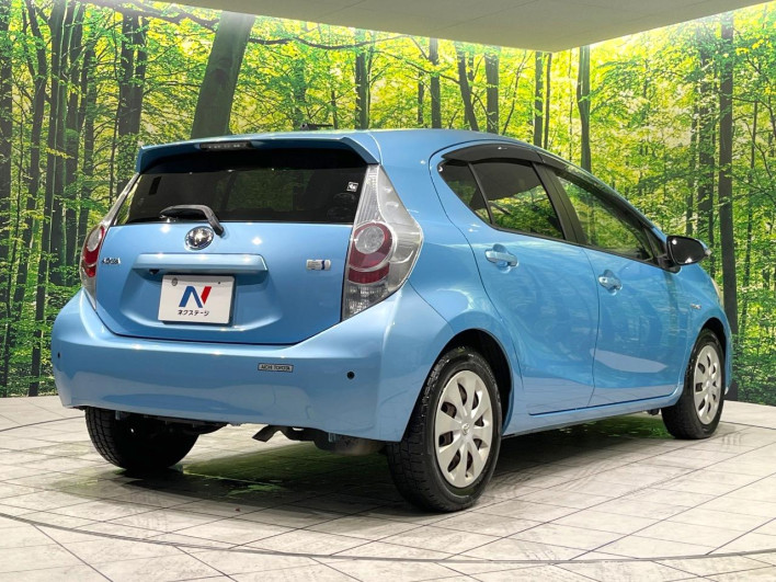 2012 Toyota Aqua DAA-NHP10 (UW-6a1f9b882580c)[17]