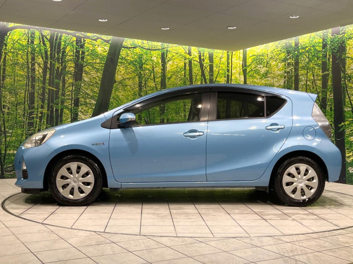 2012 Toyota Aqua DAA-NHP10 (UW-6a1f9b882580c)[14]