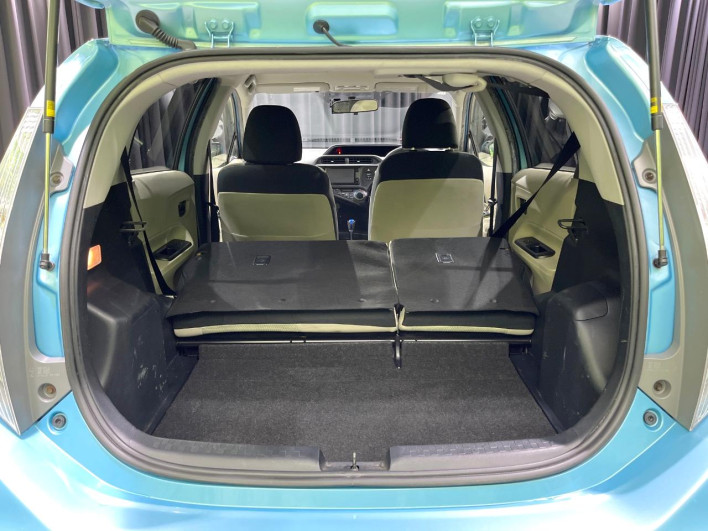 2012 Toyota Aqua DAA-NHP10 (UW-6a1f9b882580c)[22]
