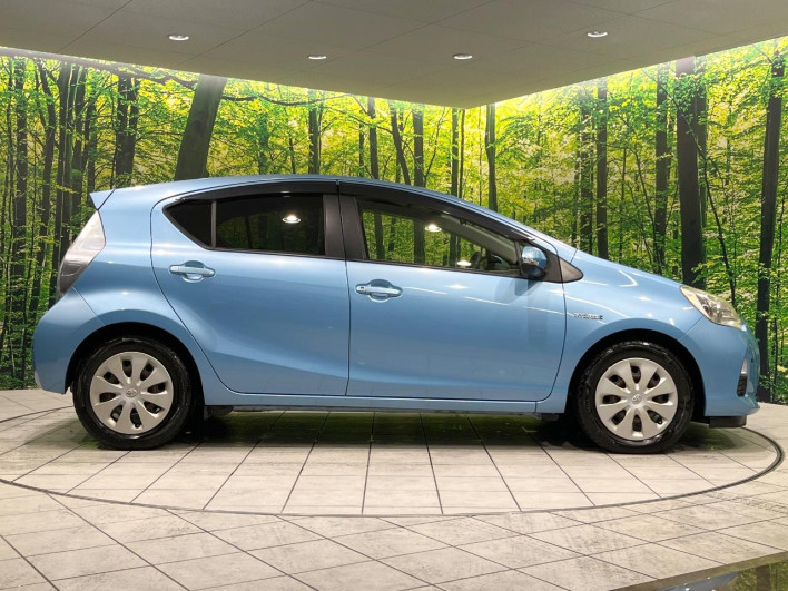 2012 Toyota Aqua DAA-NHP10 (UW-6a1f9b882580c)[18]