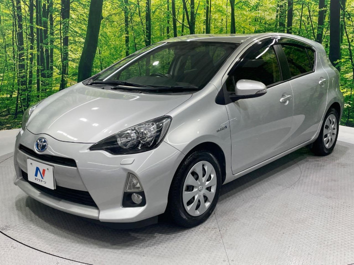 2013 Toyota Aqua DAA-NHP10 (UW-6a1f9b8844cf2)[12]