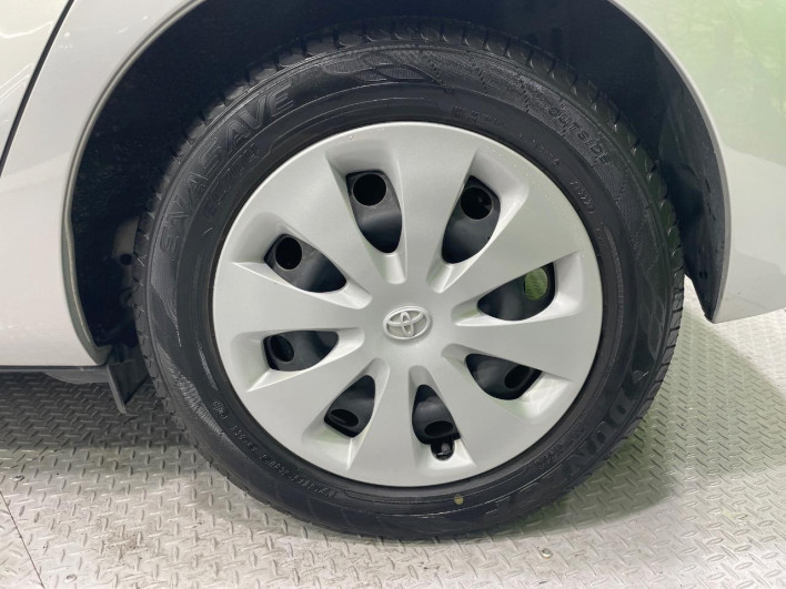 2013 Toyota Aqua DAA-NHP10 (UW-6a1f9b8844cf2)[11]