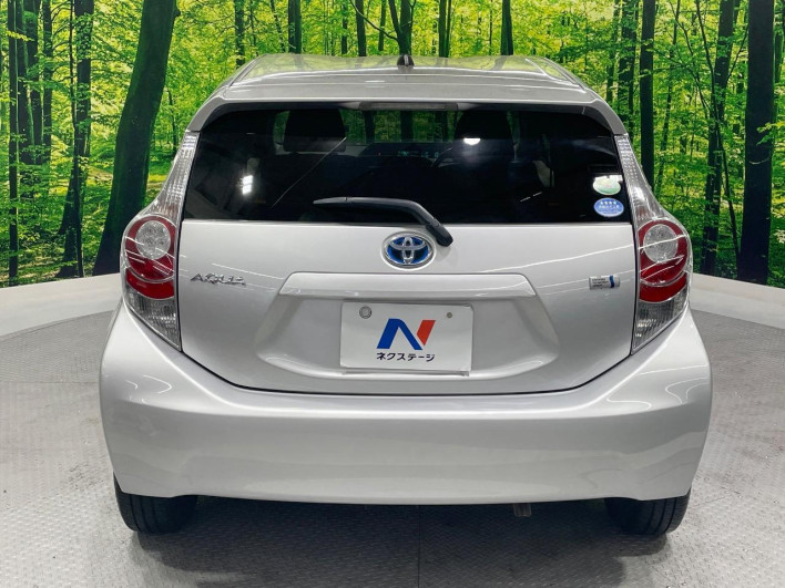 2013 Toyota Aqua DAA-NHP10 (UW-6a1f9b8844cf2)[15]