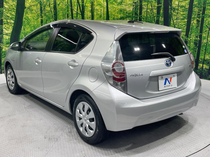2013 Toyota Aqua DAA-NHP10 (UW-6a1f9b8844cf2)[14]