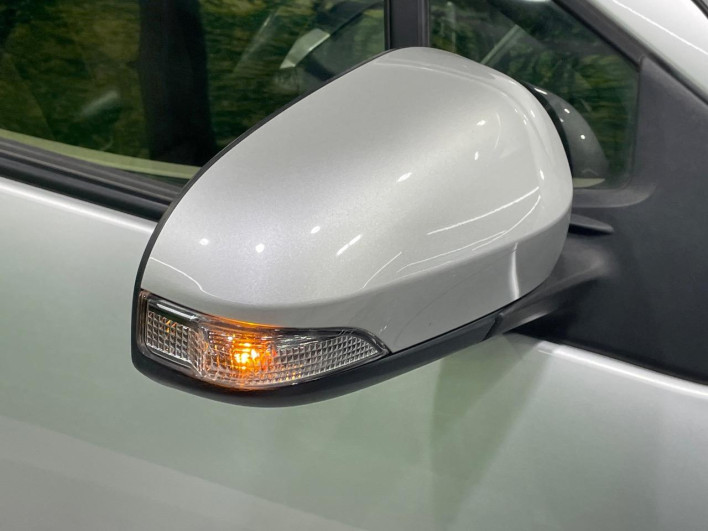 2013 Toyota Aqua DAA-NHP10 (UW-6a1f9b8844cf2)[20]