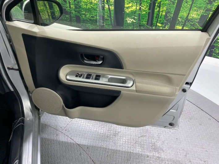 2013 Toyota Aqua DAA-NHP10 (UW-6a1f9b8844cf2)[29]