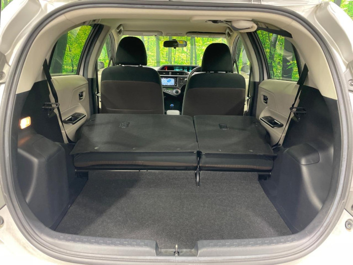 2013 Toyota Aqua DAA-NHP10 (UW-6a1f9b8844cf2)[23]