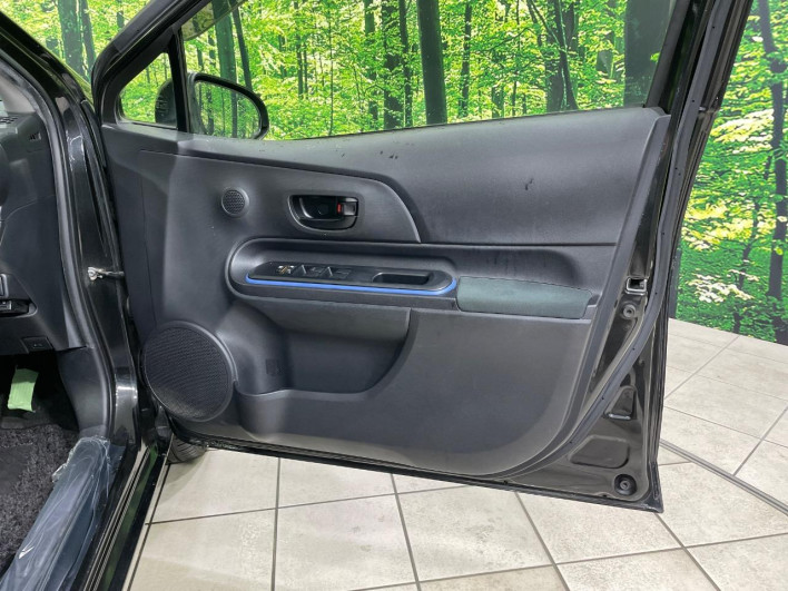 2014 Toyota Aqua DAA-NHP10 (UW-6a1f9b899245b)[20]