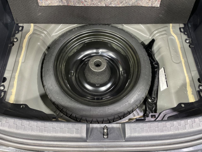 2014 Toyota Aqua DAA-NHP10 (UW-6a1f9b899245b)[19]