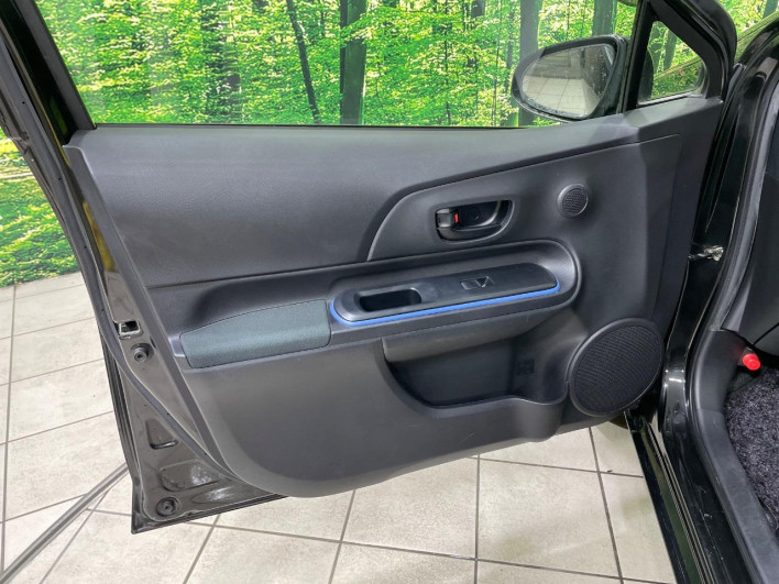 2014 Toyota Aqua DAA-NHP10 (UW-6a1f9b899245b)[23]